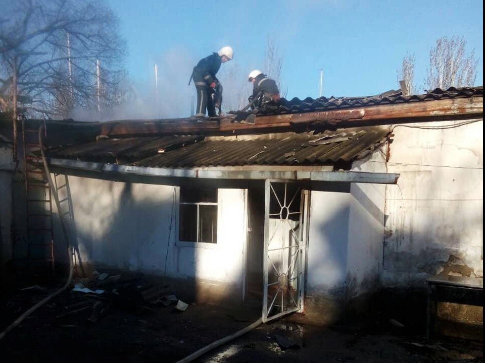 В Николаеве из-за масляного радиатора загорелось одноэтажное здание 3