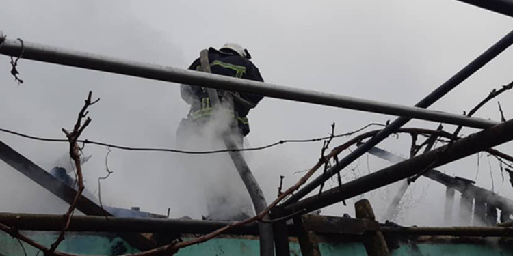 Спасатели Николаевщины за сутки дважды тушили пожары в жилом секторе