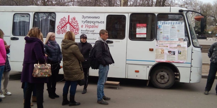 Николаев устроил акцию ко Дню борьбы против туберкулеза