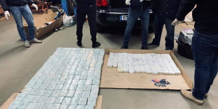 Украину заваливают героином – задержан еще один контрабандист и 100 кг наркотика