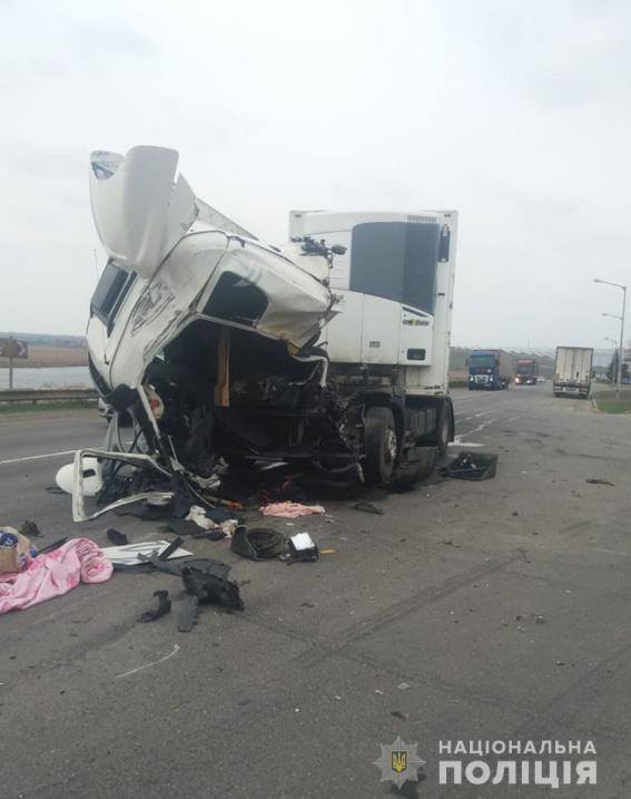 Полиция ищет свидетелей аварии двух грузовиков под Николаевом 3