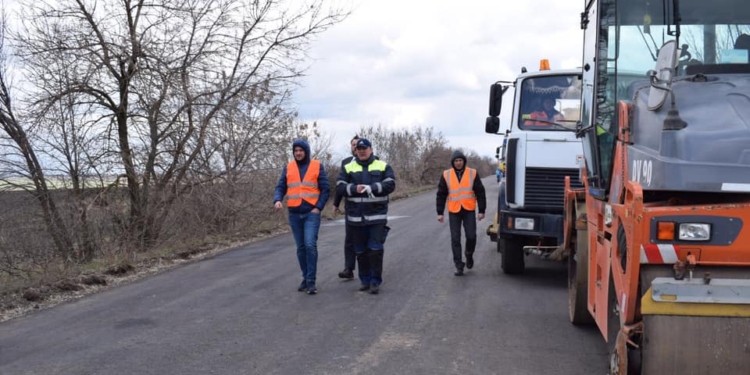 По перспективному плану развития. Начался ремонт дороги Братское-Вознесенск