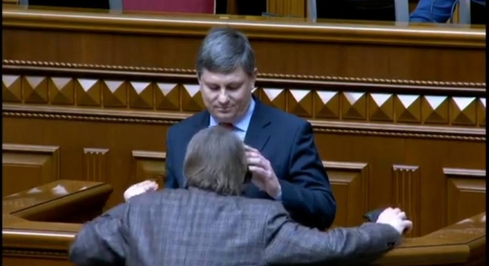 В ВР прокрутили запись “разговора Коломойского с Тимошенко”. Был скандал