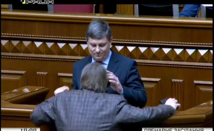В ВР прокрутили запись "разговора Коломойского с Тимошенко". Был скандал 2