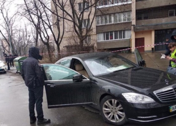 В Киеве мужчина в форме полиции застрелил водителя Mercedes