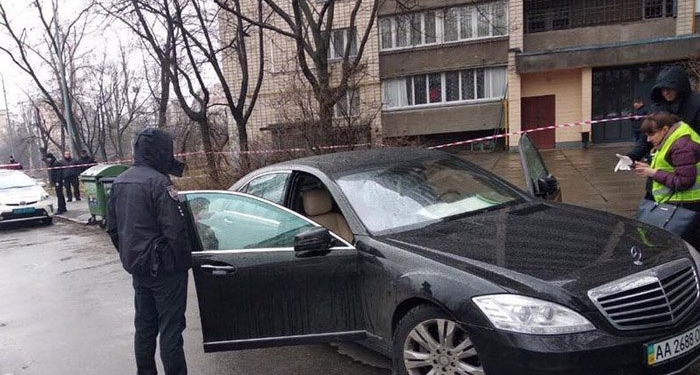 В Киеве мужчина в форме полиции застрелил водителя Mercedes
