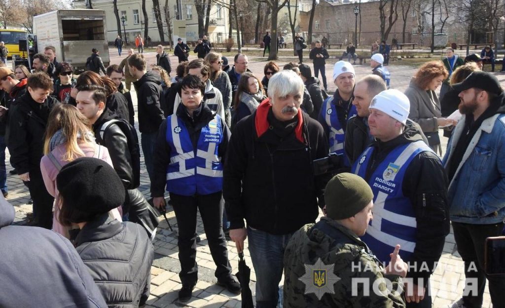 В Киеве завершился Марш за права женщин. Полиция задержала трех молодчиков Корчинского 28