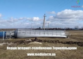 В Тернопольской области из-за сильного ветра упала водонапорная башня