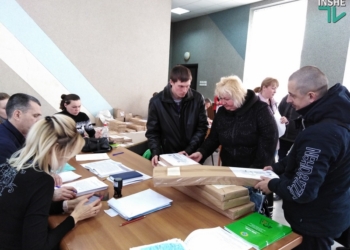 На Николаевщине окружкомы начали передавать бюллетени участковым избирательным комиссиям