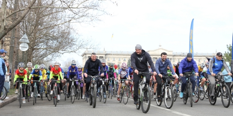 В Николаеве 1-й этап чемпионата Украины по велоспорту открыл губернатор Савченко