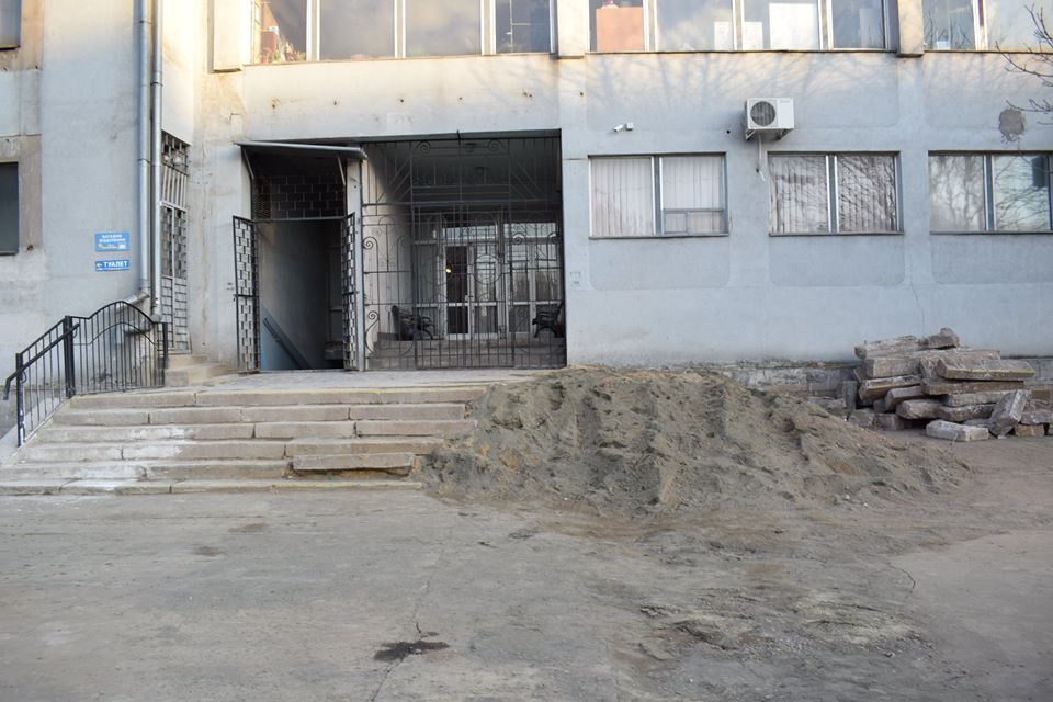 Министр инфраструктуры в Николаеве: Омелян побывал в Николаевском аэропорту и проверил ремонт туалета на железнодорожном вокзале 11