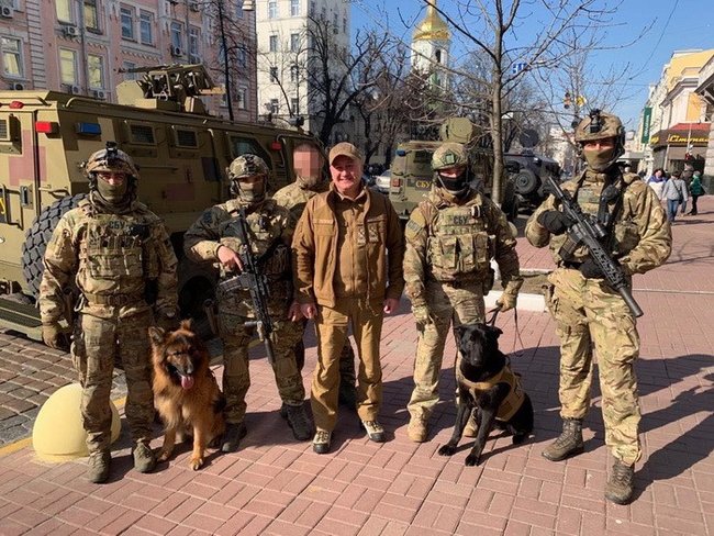 Спецназ СБУ в связи с выборами приступил к патрулированию улиц, вокзалов, аэропортов и автостанций 18