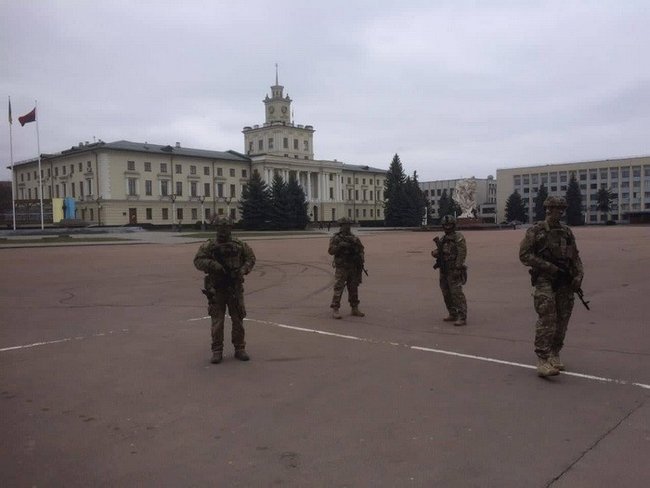 Спецназ СБУ в связи с выборами приступил к патрулированию улиц, вокзалов, аэропортов и автостанций 22