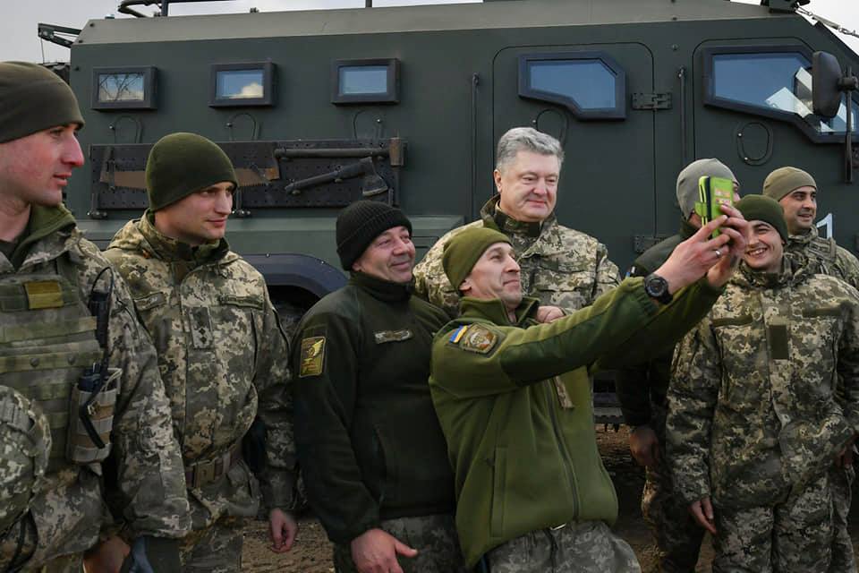 Президент Украины вручил награды бойцам 79-й Николаевской ОДШБр на передовой 15