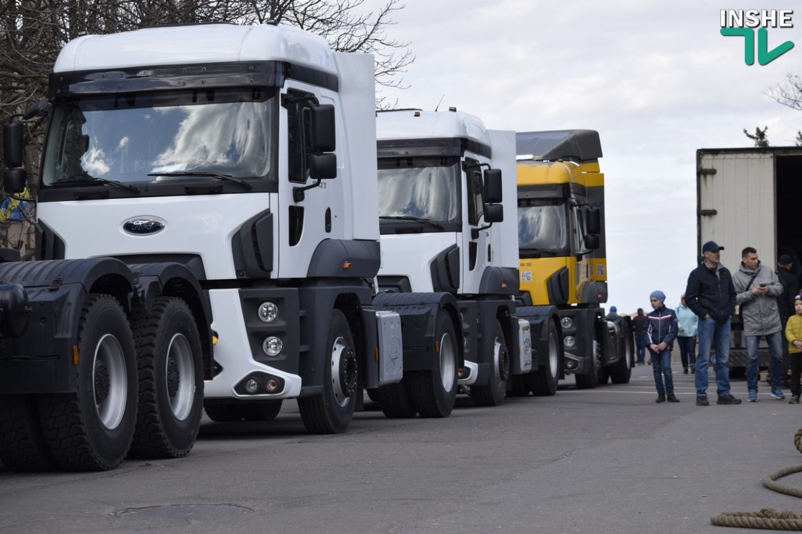 В Николаеве стронгмены установили рекорд Украины по перетягиванию грузовиков 19