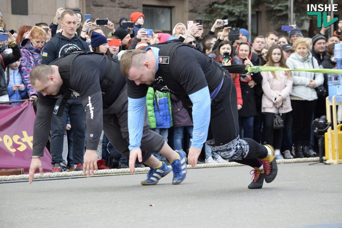 В Николаеве стронгмены установили рекорд Украины по перетягиванию грузовиков 3