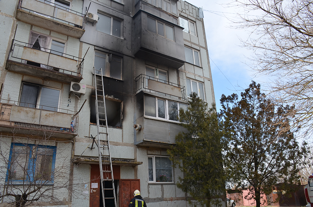 По непонятной причине на Николаевщине выгорела комната в многоэтажке 1