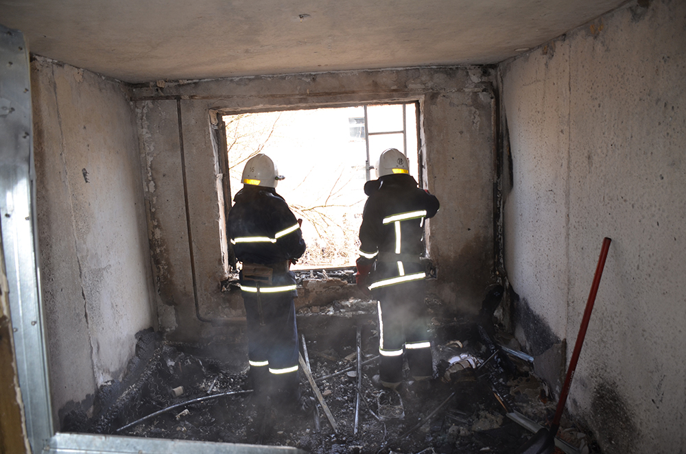 По непонятной причине на Николаевщине выгорела комната в многоэтажке 13