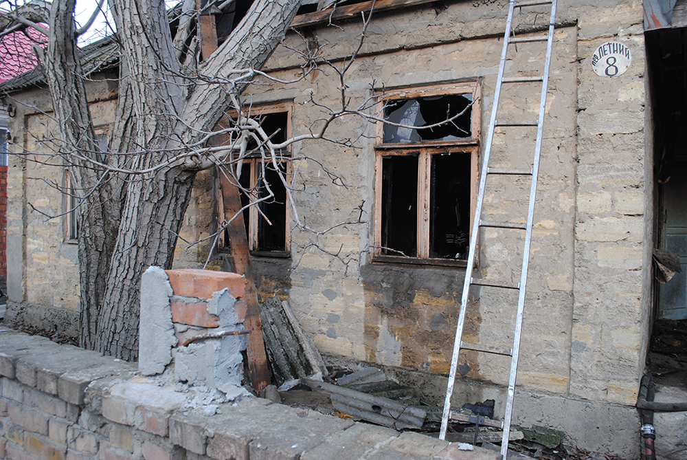 В Николаеве тушили брошенное здание 1