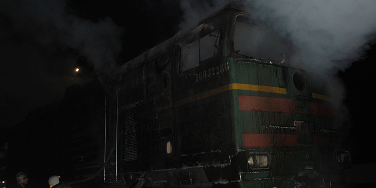 В Николаеве в депо загорелся тепловоз