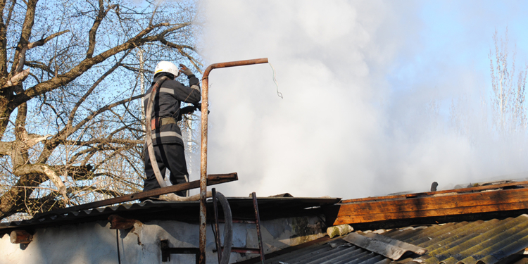 В Николаеве из-за масляного радиатора загорелось одноэтажное здание