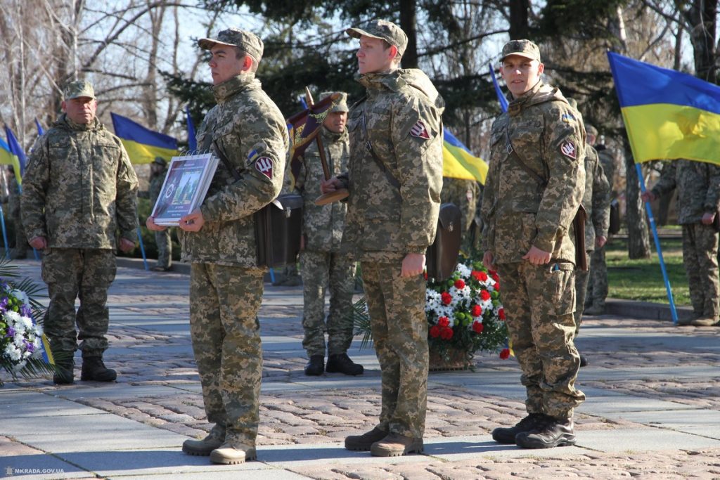 Сотни николаевцев возложили цветы к мемориалу геров-ольшанцев в 75 годовщину освобождения города от нацистских захватчиков 4