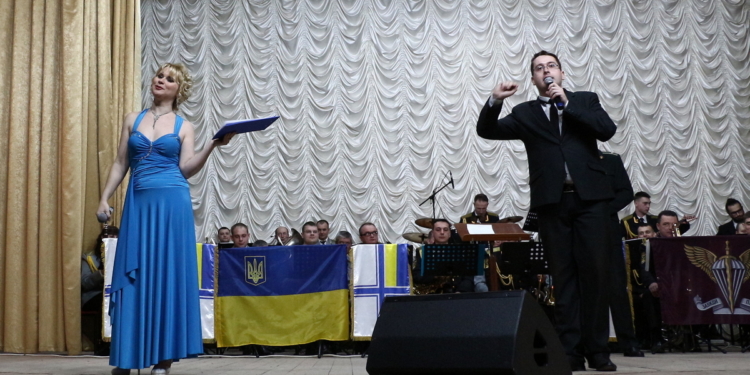 Николаевских женщин-военнослужащих с 8 марта поздравили концертом «Все краски весны»