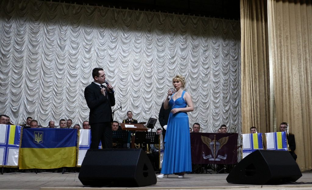 Николаевских женщин-военнослужащих с 8 марта поздравили концертом «Все краски весны» 9