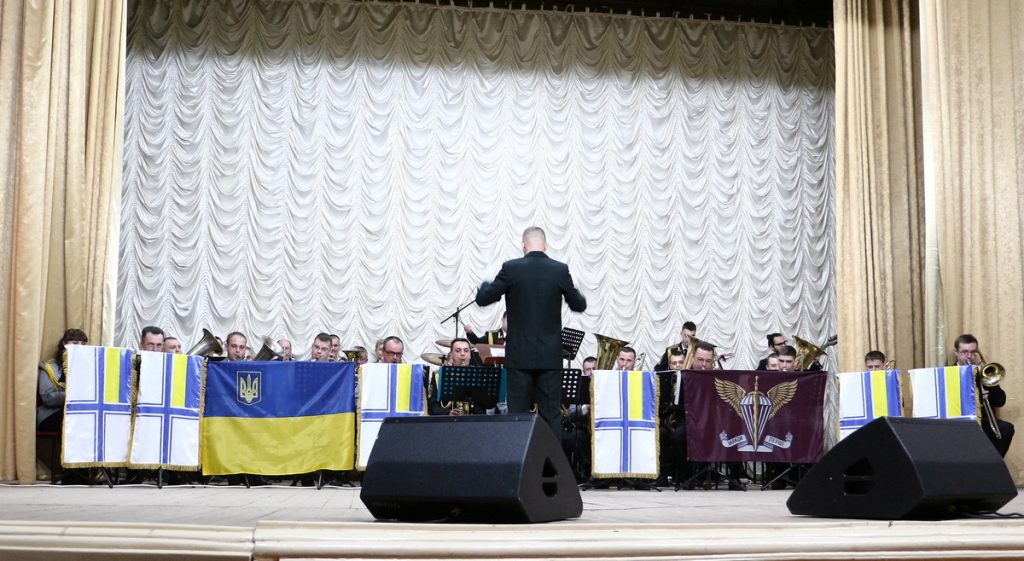 Николаевских женщин-военнослужащих с 8 марта поздравили концертом «Все краски весны» 13