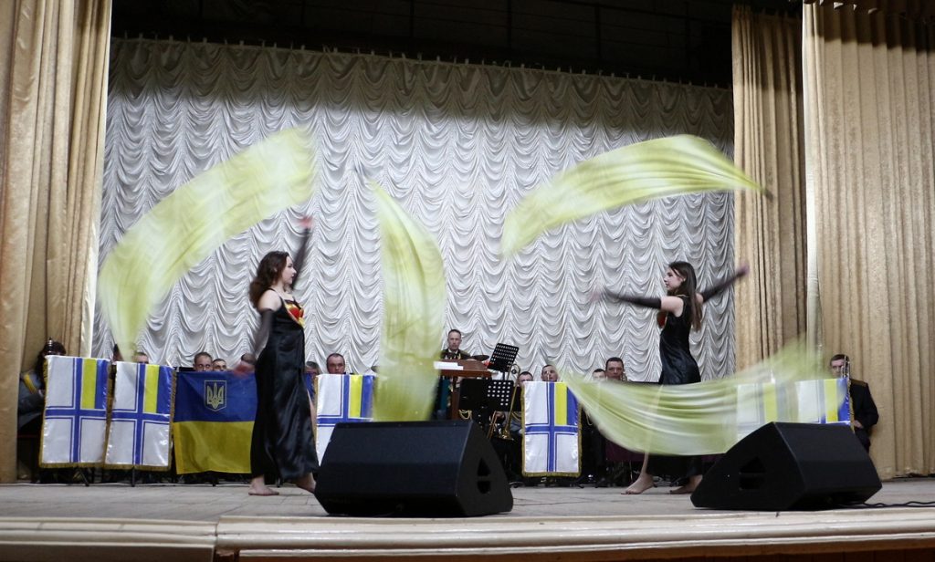 Николаевских женщин-военнослужащих с 8 марта поздравили концертом «Все краски весны» 19