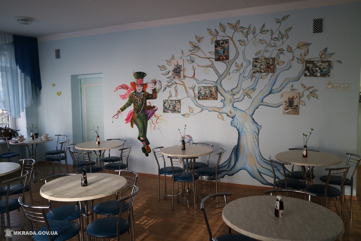 Столовую Николаевского юридического лицея превратили в сказочное кафе