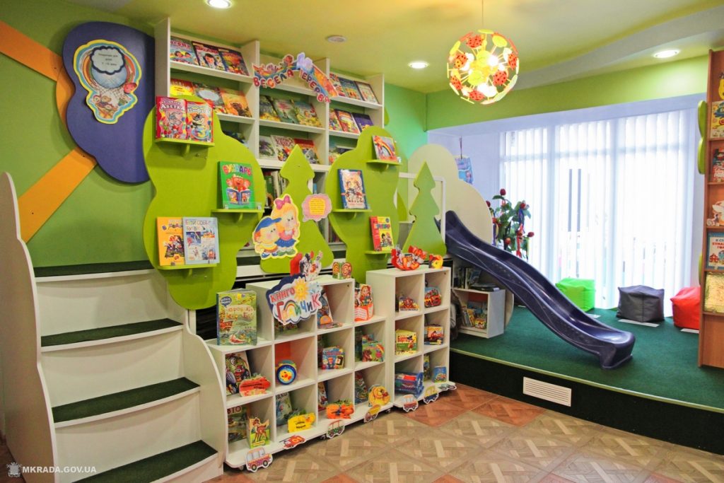 В Корабельном районе открыли обновленную библиотеку для детей №8 11