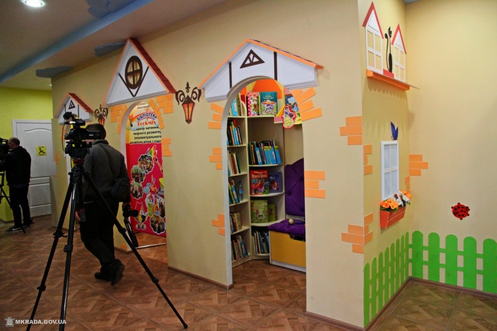 В Корабельном районе открыли обновленную библиотеку для детей №8 13