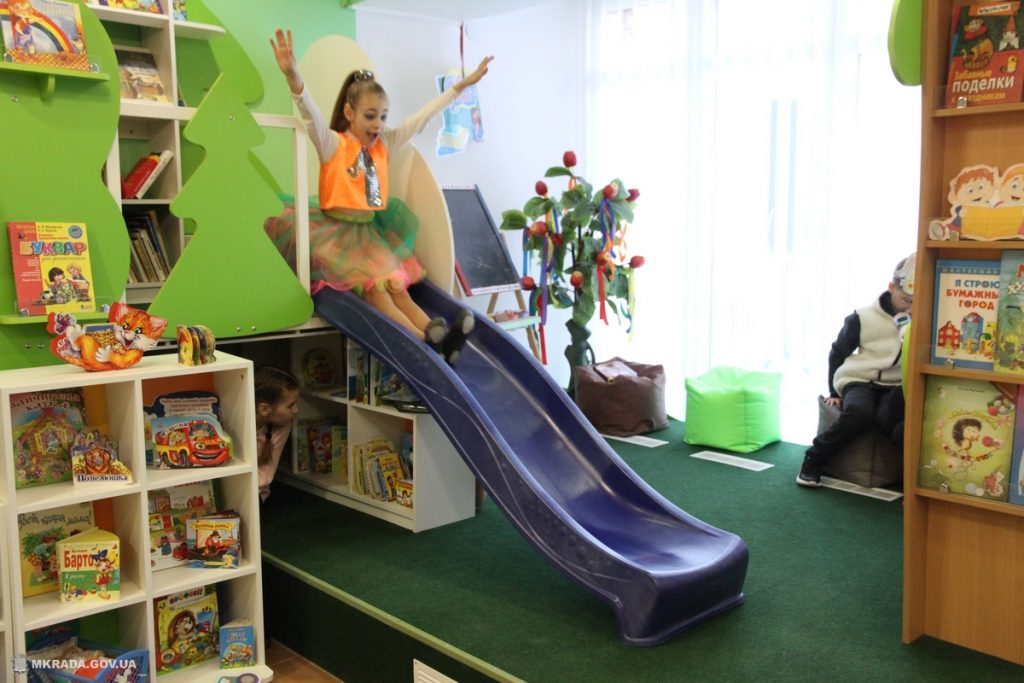 В Корабельном районе открыли обновленную библиотеку для детей №8 19