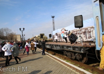 В оккупированную Керчь прибыл поезд с трофеями из Сирии