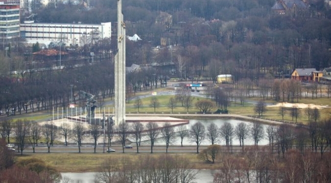 В Латвии собрали 10 тысяч подписей за снос советского памятника победы