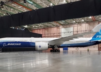 К полету готов. В Boeing показали самый длинный пассажирский самолет в мире