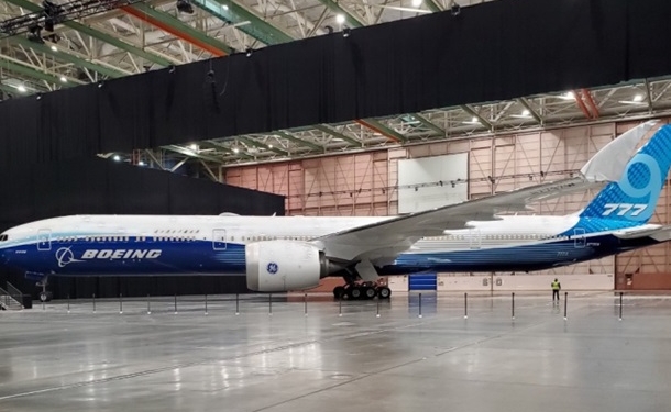 К полету готов. В Boeing показали самый длинный пассажирский самолет в мире