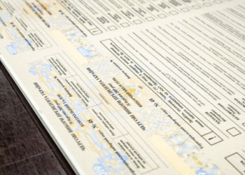 В “заминированном” автомобиле нашли сотни ксерокопий бюллетеней с отметками за Тимошенко