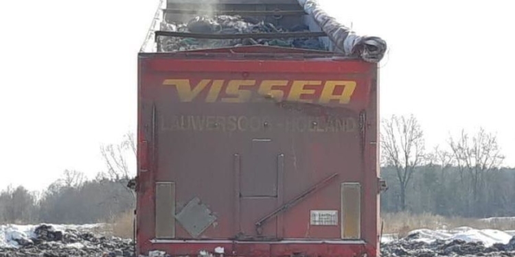 На окраине Николаева предприниматели устроили свалку с костями животных и ртутью