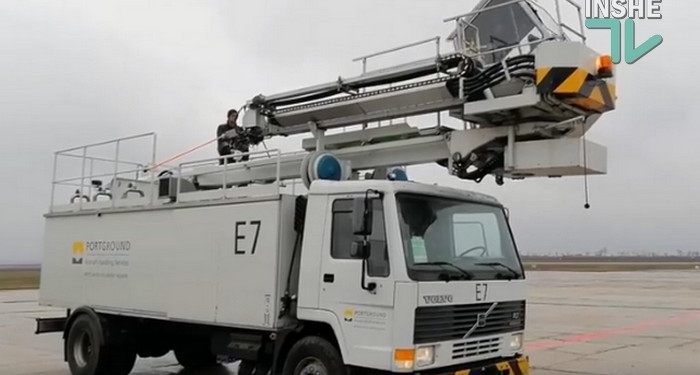Директор Николаевского аэропорта похвалился новым деайсером за 8 миллионов