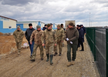 Заместитель министра обороны приезжал на Широкий лан, посмотреть, как строятся общежития для военных