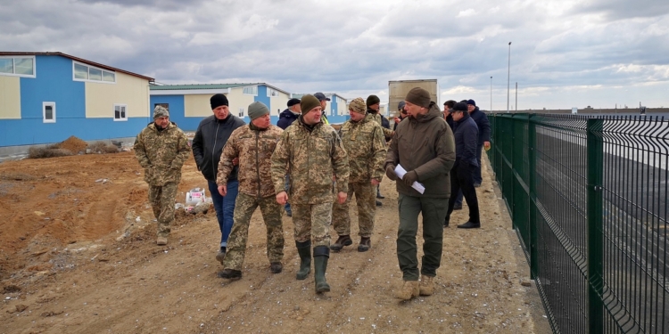 Заместитель министра обороны приезжал на Широкий лан, посмотреть, как строятся общежития для военных