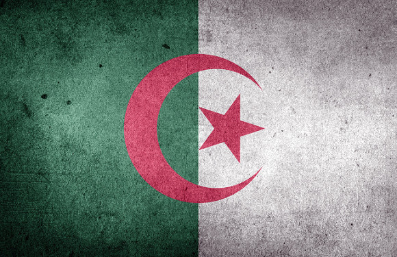 В Алжире разбился военный самолет