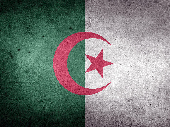 В Алжире разбился военный самолет 1