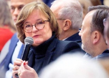 “Тоже не решается выходить”: во Франции министр назвала кота Brexit