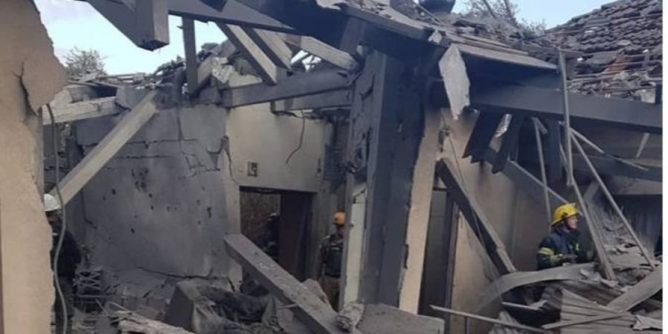 В Израиле ракета попала в жилой дом, пострадали семь человек