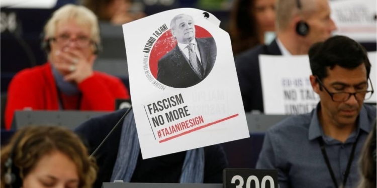 Глава Европарламента извинился за фразу о “хороших делах” Муссолини