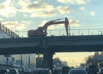 В Киеве начался демонтаж Шулявского путепровода