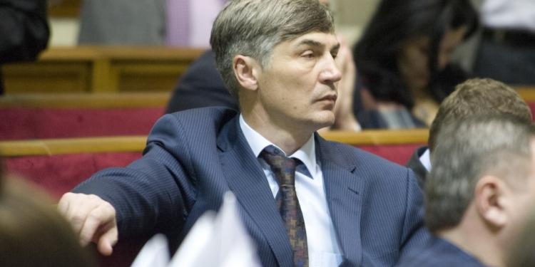 Э-декларации-2018: нардеп Жолобецкий заплатил миллион за обучение сына в США и начал доверять банкам